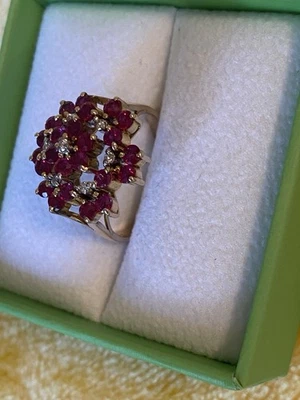14 Carat, Yellow Gold, Ruby , And Diamonds Ring - Image 1 of 4