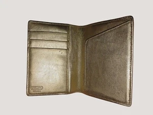 Coach Gold Beigh Signatur Canvas Logo Reisepass Leder Doppelfaltung Geldbörse Reise - Bild 1 von 7