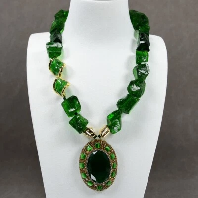 Collar con borde dorado de cristal de cristal de Murano de cristal verde natural ojo de gato Foto 1 de 4