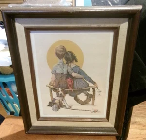 Vintage Norman Rockwell Boy & Girl Gazing Moon Puppy Love Spooners gerahmter Druck - Bild 1 von 5