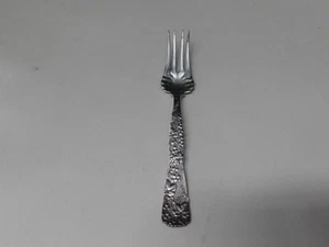 Tiffany & Co. Antiguo tenedor de servir de plata esterlina con patrón de vid de uva con mono - Imagen 1 de 11
