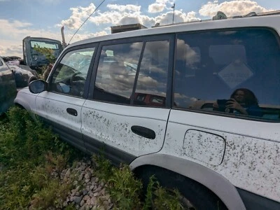 Toyota RAV4 1999 puerta trasera izquierda blanca Foto 1 de 4