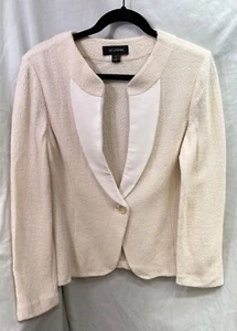 ST JOHN beige Wollboucle mit Satinkragen gestrickt zu perfekter Eleganz - Bild 1 von 11