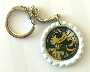 Georgia Tech Yellowjackets Llavero Tapa Botella en Llavero Tono Plateado - Imagen 1 de 1