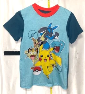 Pokemon Maglietta Blu Ragazzo Collare Rosso Pikachu Maglia Manica Corta Bambini M8-10 - Foto 1 di 4