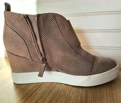 MIA Arianna Women's Size 10 Tan Platform Tennis Shoes, EUC - Image 1 of 4