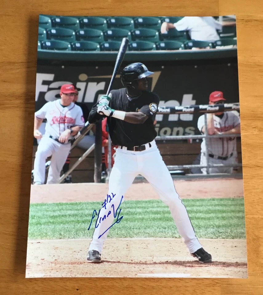 Foto autógrafa firmada por Adeiny Hechavarría MLB de béisbol NH Fishercats MiLB 11x14 Foto 1 de 2