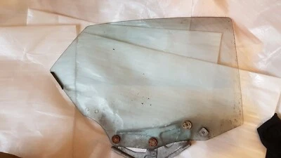 Mazda 323f 323 1995-1998 VIDRO TRASEIRO DIREITO DA PORTA DO LADO DO MOTORISTA - Imagem 1 de 4