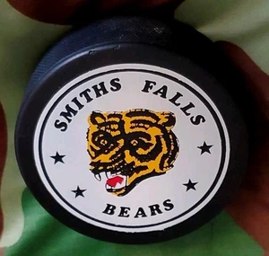 SMITHS FALLS BEARS VINTAGE OFFICIAL HOCKEY PUCK MADE IN 🇨🇦 VICEROY Read TY - Picture 1 of 8
