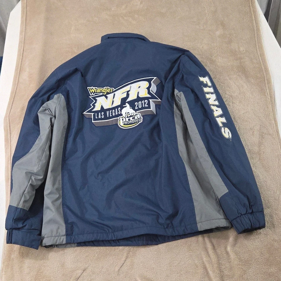 Chaqueta polar Wrangler PRCA NFR Pro Rodeo Gear Las Vegas para hombre M azul cremallera completa usada en excelente estado Foto 1 de 4