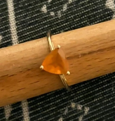 Anillo de ópalo de fuego mexicano de corte billón de oro macizo de 14K • 1,71 g • Gema facetada naranja Foto 1 de 3