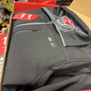 Milwaukee M100B-21M Men's Medium M12 12V Tough Shell Black Heated Jacket Kit - Picture 1 of 7
