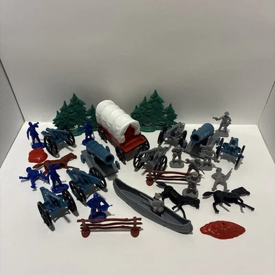 Plastic Civil War Toy Soldiers Horses Canons Tree Fence Lot of 31 pieces - Image 1 of 4