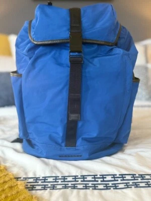🎒 Mochila mediana Burberry London | Nylon y cuero | Azul tinta Foto 1 de 3