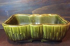 UPCO Ungemach USA Avocado Green Scalloped Pottery Planter 1046 Ceramic Cute - Picture 1 of 9