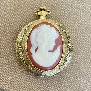 VTG  Max Factor Cameo Pocket Watch Style Locket Powder Compact w/mirror - Picture 1 of 10