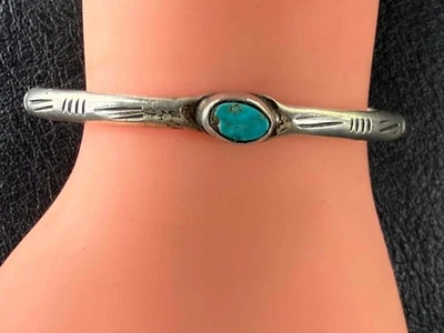 Brazalete Brazalete Vintage Nativo Americano Plata Estampado Piedra Turquesa 9 Gms Foto 1 de 4