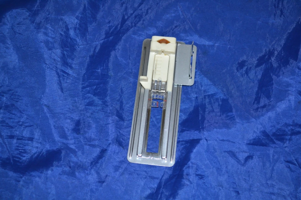 AUTOMATIC BUTTONHOLE PRESSER FOOT ONE STEP SINGER SEWING MACHINE LOW SHORT SHANK - Image 1 of 1