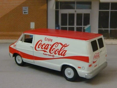 Coca-Cola Service Van Dodge V8 Tradesman escala 1/64 edición limitada B COKE Foto 1 de 4