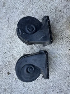 OEM Jeep Grand Cherokee 2011-2024 High & Low Tone Horns 68386896AA  - Picture 1 of 8