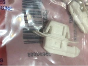 Ariston GENUS RFFI MFFI Support Bracket 574302 White Plastic Casing (4 Pack) NEW - Picture 1 of 3
