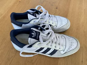 ADIDAS Decade white new navy taglia 42 US 8.5 UK 8 NUOVO 669668 Attitude Conductor OG - Foto 1 di 8