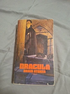 DRACULA Paperback Book 1975 BRAM STOKER Horror  Scholastic - Imagen 1 de 6