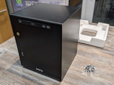 Lian Li PC-Q03 Mini-ITX case bundle; black, brushed aluminium – Blu-ray rewriter - Image 1 of 4