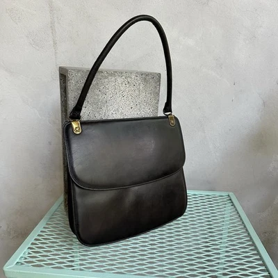Bolso de Mano Vintage Años 50 Cuero Negro Solapa Estructurada Latón Herrajes Cartera Retro Foto 1 de 4