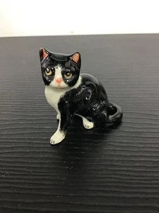 Ceramic Cat Ornament - Sitting - Black & White - 3.5 cm - Picture 1 of 4