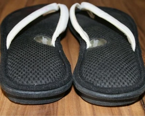Smartdogs Honeycomb Cushioned Footbed flip flops M 6.5-7 White Straps on black - Picture 1 of 9