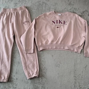 Nike Chándal Niñas L-XL Rosa Joggers Pista Jersey Trackie Conjunto Oscuro Recortado - Imagen 1 de 19