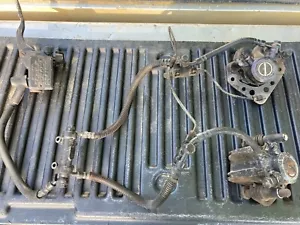 1984 Kawasaki GPZ750 Front Brake Calipers Master Cylinder Complete System - Foto 1 di 7