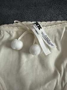 Victoria Secret/Pink Winterhöschen mit Bommel Schnee Motiv Größe Medium cremefarben - Bild 1 von 6