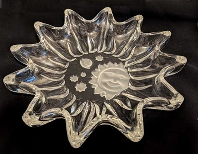 Studio Nova Heavens Gate Cristal Plato Celestial Forma de Sol Grabado Sol Planeta Estrellas Foto 1 de 3