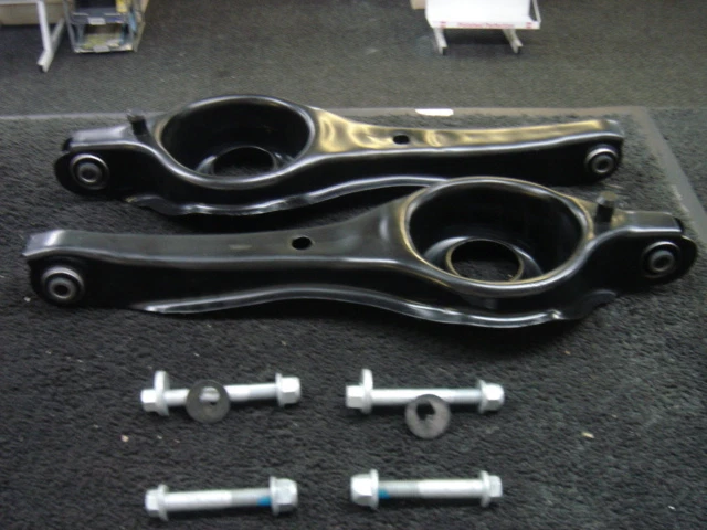 Ford Focus MK2 Focus CMAX 2004 en 2 ejes traseros suspensión brazos Wishbone - Imagen 1 de 1