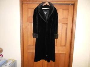 Abrigo Olympia negro cuello de piel sintética bolsillos forrados excelente estado talla L - Imagen 1 de 6