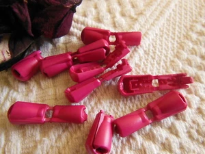 Lot 2 embouts pour cordon en plastique rose foncé stop cordon couture bijoux T17 - Picture 1 of 2