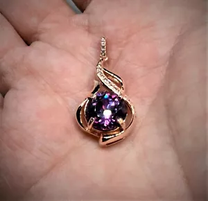 Zafiro púrpura con cambio de color térmico certificado de 6,7 quilates en chapado en oro de 18 K - Imagen 1 de 9
