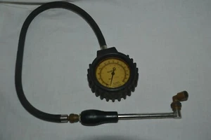 Vintage and RARE Michelin Daira Air Tyres Gauge Meter Lbs. per Inch2 with Tin - Foto 1 di 12