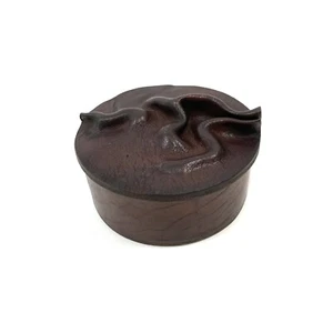 Kleine 3,5" runde handgefertigte Leder Schmuckschatulle/Schmuckschatulle braun abstrakt skulptural - Bild 1 von 14