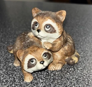 Cute Big Eyes Raccoons Figurine VINTAGE HOMCO 4" x 2.75" Porcelain Bisque #1454. - Picture 1 of 16
