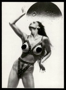 JULIE STRAIN QUEEN OF THE "B" MOVIES TRADING CARD 1996 PROMO CARD #16 - Foto 1 di 2