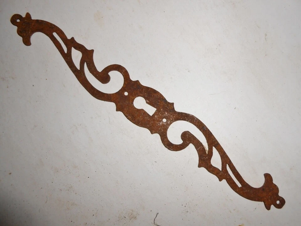  Ornement Entrée de Serrure métal fer armoire ancienne restauration  porte - Photo 1/1