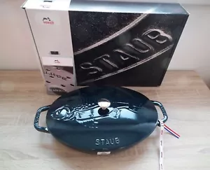 STAUB Gusseisen Ofenform Auflaufform Servierpfanne Fisch Dekor 33 cm 2,8l La Mer - Bild 1 von 3