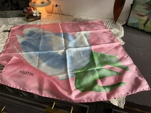Halston Seidentuch 18" quadratisch rosa mit blauer Blume wunderschön! T7 - Bild 1 von 7