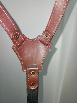 Pantalón de cuero con tirantes en Y con hebilla Foto 1 de 4