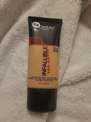 Loreal Paris - 24h wear - Shade 105.5 Gold Beige  - Foundation Pro Matte - New - Image 1 of 3