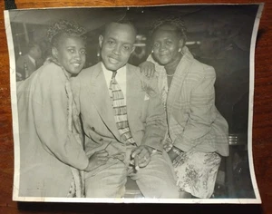 Original C. 1950 B/W Photo ~ African American Man w/2 Women at a Night Club - Picture 1 of 2