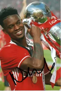 BENFICA Y PORTUGAL: FOTO DE ACCIÓN TROFEO 6x4 firmada por nelson semedo + certificado de autenticidad **prueba** - Imagen 1 de 2